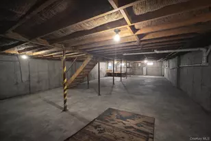 4 Mews Ct, Holtsville, NY 11742 - Photo 16