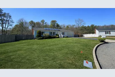 4 Mews Court, Holtsville, NY 11742 - Photo 2