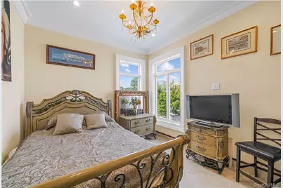 238 W Islip Road, West Islip, NY 11795 - Photo 10