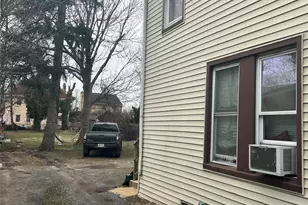 73 Raynor St, Freeport, NY 11520 - Photo 6