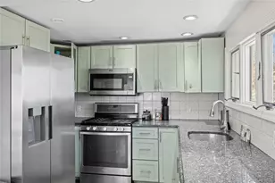 255 26th St, Copiague, NY 11726 - Photo 10