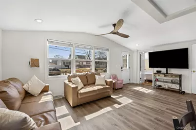 255 26th Street, Copiague, NY 11726 - Photo 4