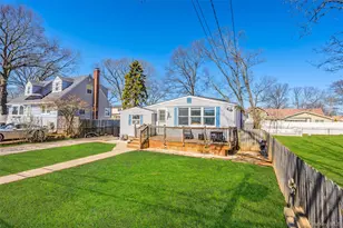 255 26th St, Copiague, NY 11726 - Photo 40