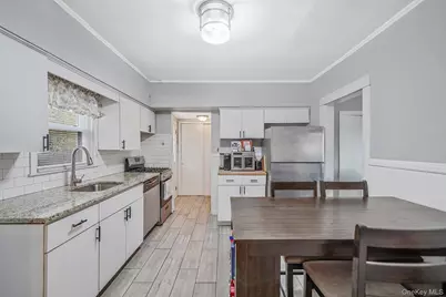 129 Bay Avenue, Patchogue, NY 11772 - Photo 4