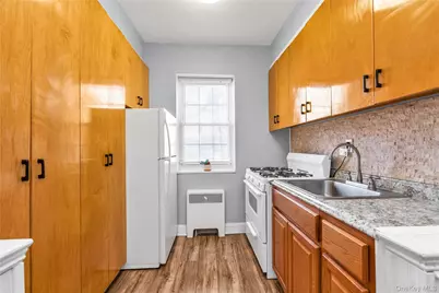 35 Floral Boulevard #1A, Floral Park, NY 11001 - Photo 8