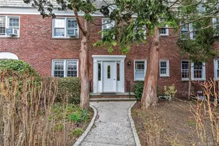 35 Floral Blvd, Floral Park, NY 11001 - Photo 2