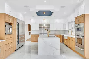 36 Jupiter Ln, Levittown, NY 11756 - Photo 8