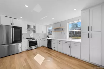 6821 Cloverdale Lane, Bayside, NY 11364 - Photo 10