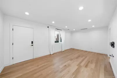 6821 Cloverdale Lane, Bayside, NY 11364 - Photo 4