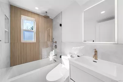 6821 Cloverdale Lane, Bayside, NY 11364 - Photo 12