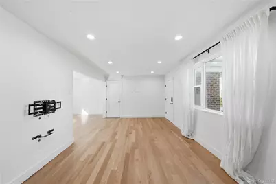 6821 Cloverdale Lane, Bayside, NY 11364 - Photo 6