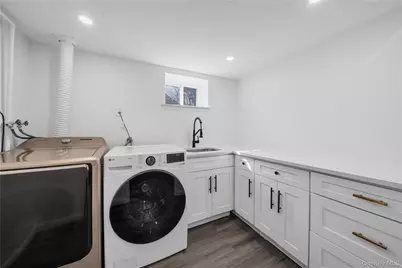 6821 Cloverdale Lane, Bayside, NY 11364 - Photo 20