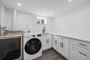 68-21 Cloverdale Ln, Bayside, NY 11364 - Photo 20