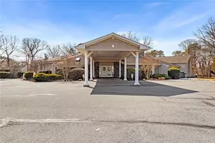 1407 Middle Rd, Calverton, NY 11933 - Photo 4