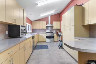 1407 Middle Rd, Calverton, NY 11933 - Photo 8