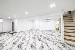 83 Arnold Ct, East Rockaway, NY 11518 - Photo 16