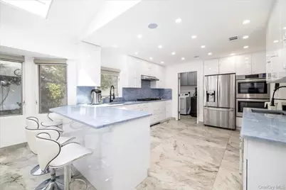 83 Arnold Court, East Rockaway, NY 11518 - Photo 6