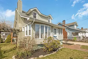 62 W 1st St, Freeport, NY 11520 - Photo 4