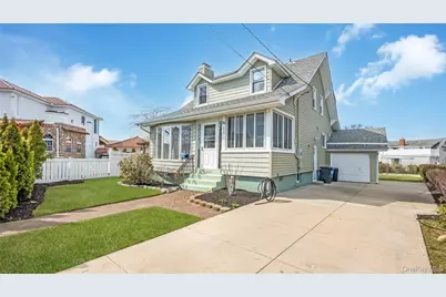 62 W 1st Street, Freeport, NY 11520 - Photo 6