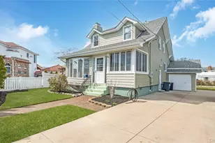 62 W 1st St, Freeport, NY 11520 - Photo 6