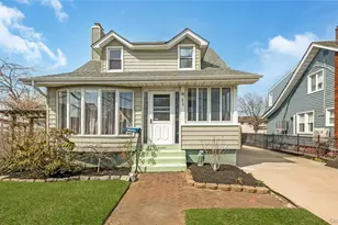 62 W 1st St, Freeport, NY 11520 - Photo 2