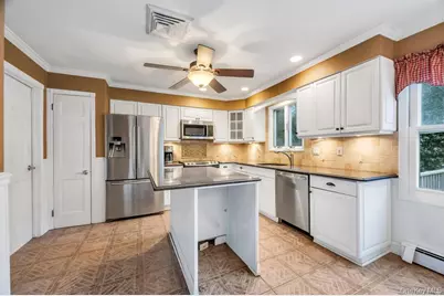 330 Edgewood Avenue, Smithtown, NY 11787 - Photo 14