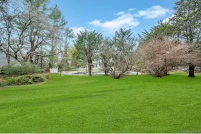 330 Edgewood Avenue, Smithtown, NY 11787 - Photo 40