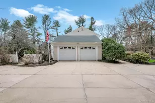 330 Edgewood Ave, Smithtown, NY 11787 - Photo 6