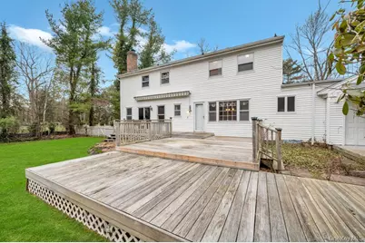 330 Edgewood Avenue, Smithtown, NY 11787 - Photo 34