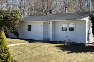 51 Oak Dr, Riverhead, NY 11901 - Photo 2