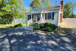 1524 Express Dr S, Brentwood, NY 11717 - Photo 2
