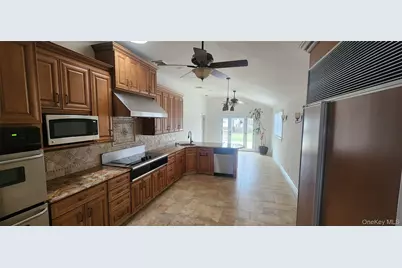 1524 Express Drive S #1st Floor, Brentwood, NY 11717 - Photo 8