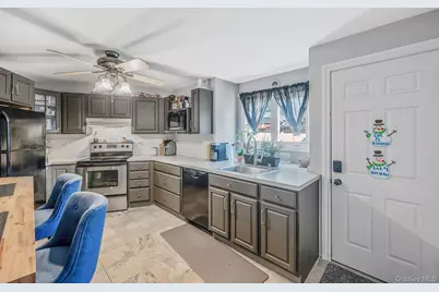 268 W Shore Drive, Massapequa, NY 11758 - Photo 28