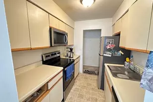 305 Towne House Village, Islandia, NY 11749 - Photo 6