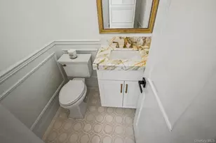 27 Grape Ln, Hicksville, NY 11801 - Photo 20