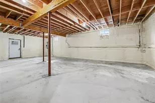 27 Grape Ln, Hicksville, NY 11801 - Photo 38