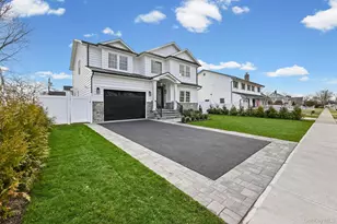 27 Grape Ln, Hicksville, NY 11801 - Photo 2