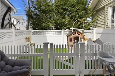 98 Vincent Place, Lynbrook, NY 11563 - Photo 34