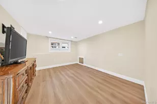 38 S Oaks Blvd, Plainview, NY 11803 - Photo 36