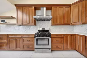 38 S Oaks Blvd, Plainview, NY 11803 - Photo 20