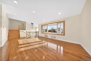 38 S Oaks Blvd, Plainview, NY 11803 - Photo 10