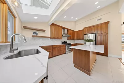 38 S Oaks Boulevard, Plainview, NY 11803 - Photo 18