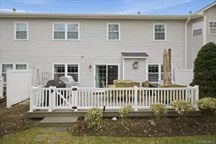 7 Monitor Rd, Smithtown, NY 11787 - Photo 24