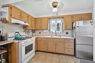 13 Prospect St, Glen Head, NY 11545 - Photo 10