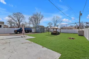 15 Silverpine Dr, Amityville, NY 11701 - Photo 12