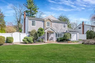 43 Hallock Ave, Smithtown, NY 11787 - Photo 2