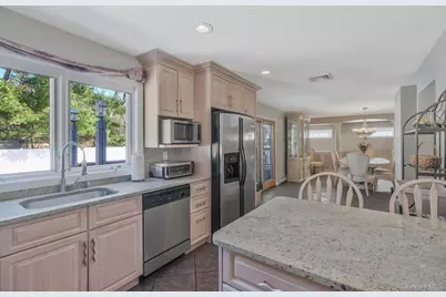 43 Hallock Avenue, Smithtown, NY 11787 - Photo 20
