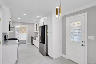 154 California Avenue, Freeport, NY 11520 - Photo 10