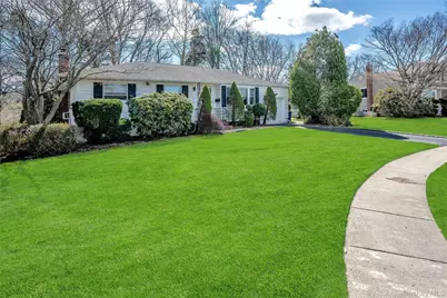 5 Vegas Court, Plainview, NY 11803 - Photo 2