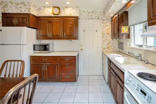 5 Vegas Ct, Plainview, NY 11803 - Photo 8